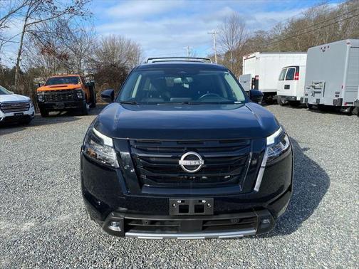 2022 Nissan Pathfinder SL 4WD