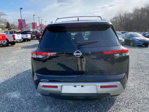 2022 Nissan Pathfinder SL 4WD