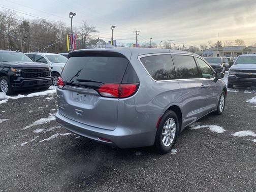 2020 Chrysler Voyager LX