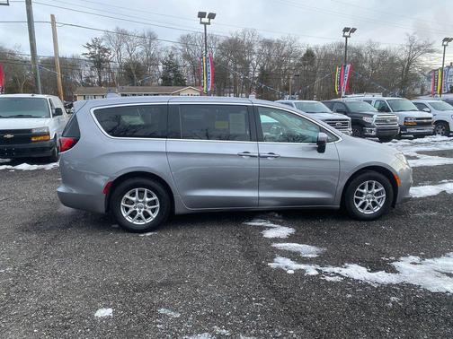 2020 Chrysler Voyager LX