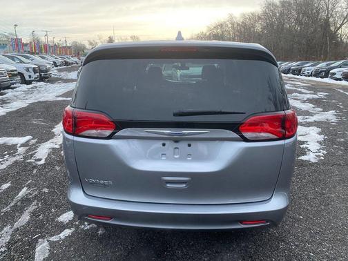 Billet Silver Metallic Clearcoat 2020 Chrysler Voyager LX