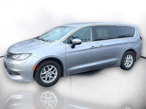 2020 Chrysler Voyager LX