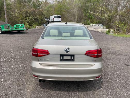 TAN 2015 Volkswagen Jetta Auto SE w/Connectivity