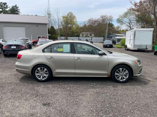 TAN 2015 Volkswagen Jetta Auto SE w/Connectivity
