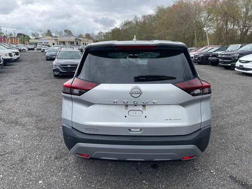Brilliant Silver Metallic 2023 Nissan Rogue SV