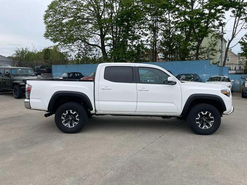 Ice Cap 2023 Toyota Tacoma TRD Sport