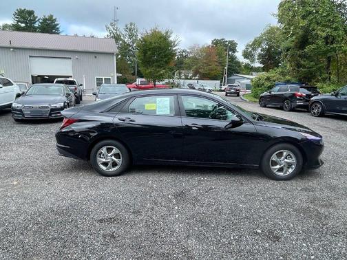 Phantom Black 2021 Hyundai ELANTRA SE