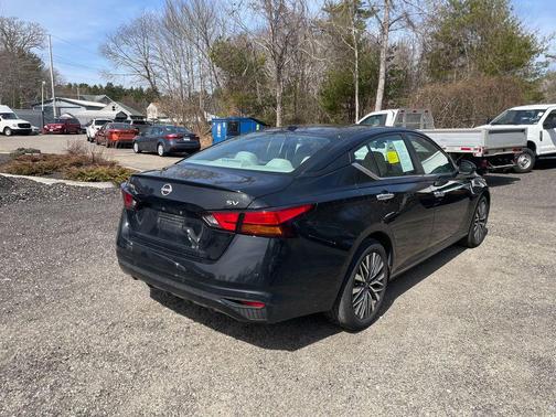 Super Black 2024 Nissan Altima 2.5 SV