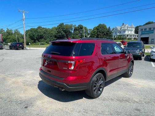 Magnetic Metallic 2019 Ford Explorer XLT