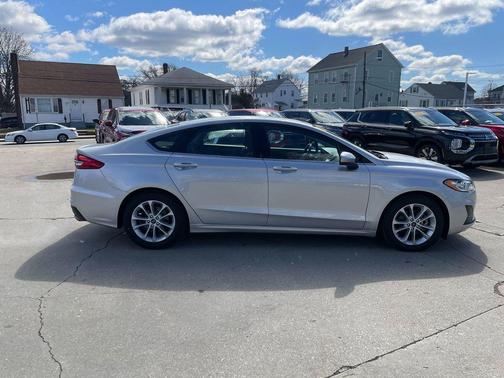 Ingot Silver Metallic 2019 Ford Fusion SE