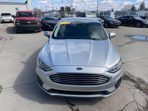 Ingot Silver Metallic 2019 Ford Fusion SE