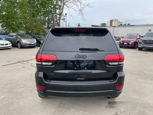 Diamond Black Crystal Pearlcoat 2017 Jeep Grand Cherokee Altitude