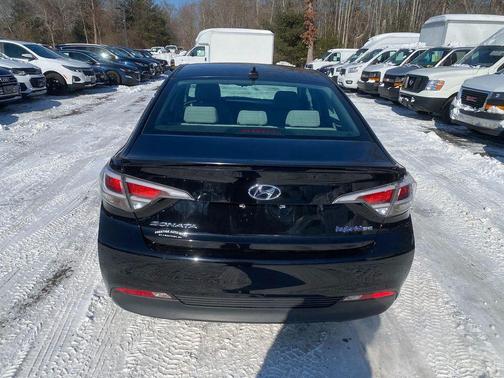 2016 Hyundai SONATA Hybrid SE