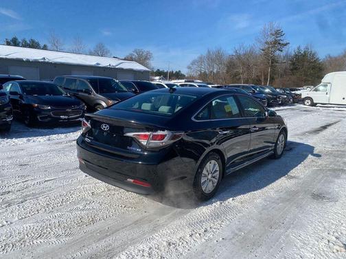 2016 Hyundai SONATA Hybrid SE