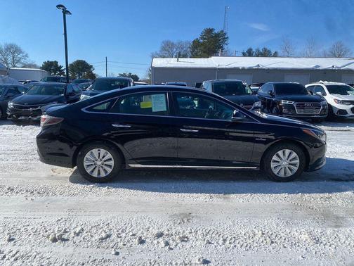 2016 Hyundai SONATA Hybrid SE