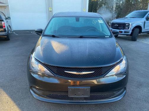 2021 Chrysler Voyager LX