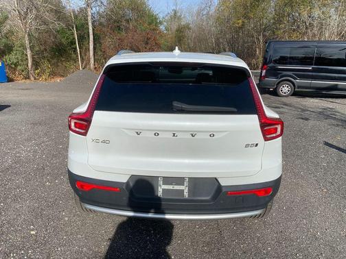 2023 Volvo XC40 B5 Plus Bright Theme