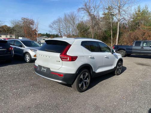2023 Volvo XC40 B5 Plus Bright Theme