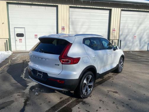 2023 Volvo XC40 B5 Plus Bright Theme
