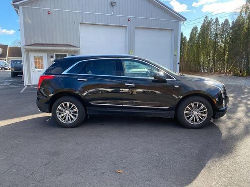 Stellar Black Metallic 2019 Cadillac XT5 Luxury