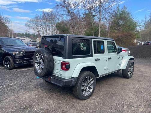 Earl Clearcoat 2024 Jeep Wrangler 4xe Sport S