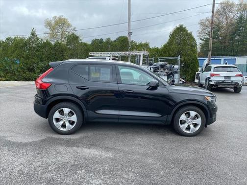 2020 Volvo XC40 T5 Momentum