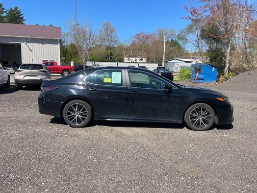 Midnight Black Metallic 2024 Toyota Camry SE