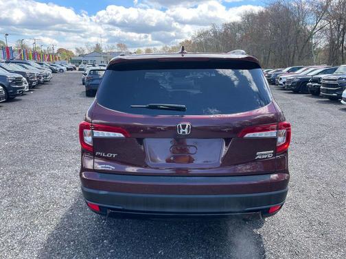 Deep Scarlet Pearl 2022 Honda Pilot AWD Special Edition