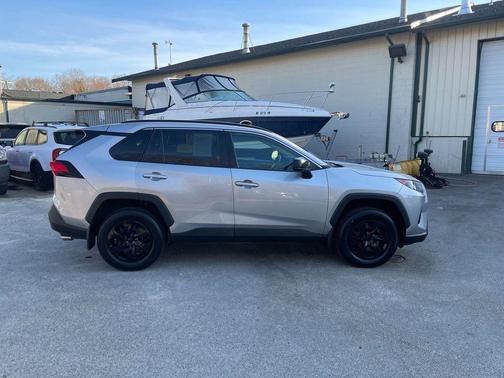 Silver Sky Metallic 2019 Toyota RAV4 LE