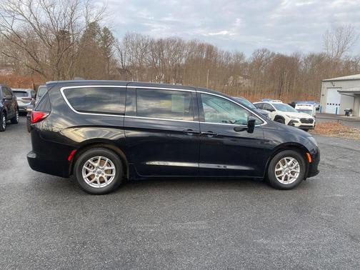 2021 Chrysler Voyager LX