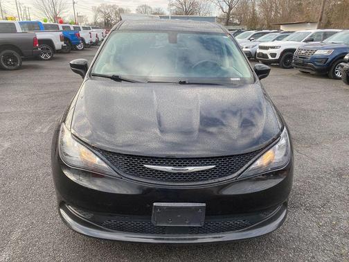 2021 Chrysler Voyager LX