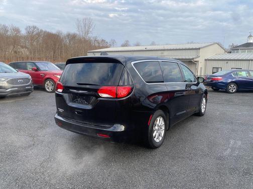 2021 Chrysler Voyager LX