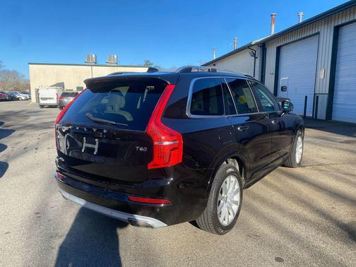 2017 Volvo XC90 T6 Momentum