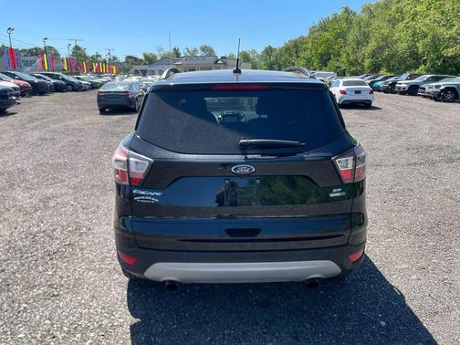 White Platinum Metallic Tri-Coat 2017 Ford Escape SE
