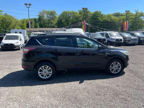 White Platinum Metallic Tri-Coat 2017 Ford Escape SE