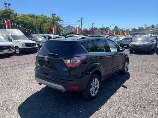 White Platinum Metallic Tri-Coat 2017 Ford Escape SE