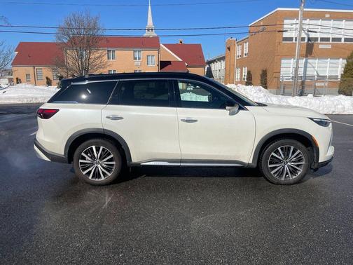 Majestic White/Black Obsidian 2022 INFINITI QX60 AUTOGRAPH
