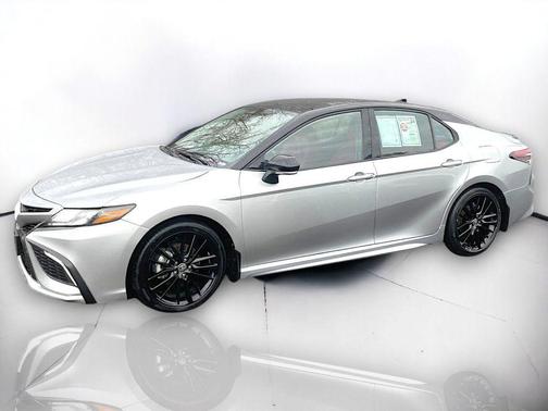 Celestial Silver Metallic/Midnight Black Metallic 2024 Toyota Camry XSE