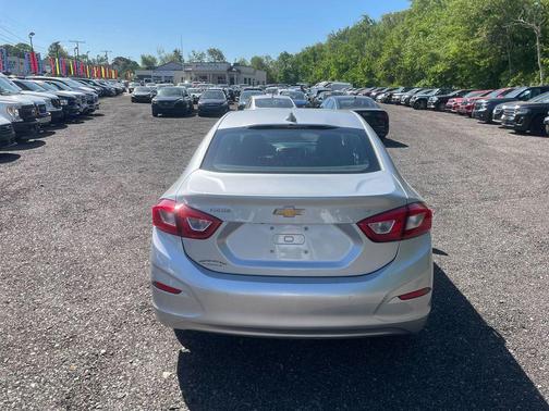 Silver Ice Metallic 2018 Chevrolet Cruze LT