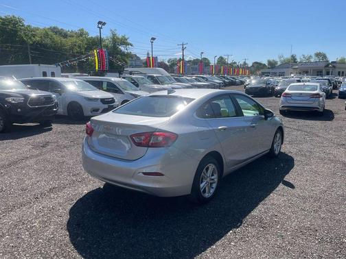 Silver Ice Metallic 2018 Chevrolet Cruze LT
