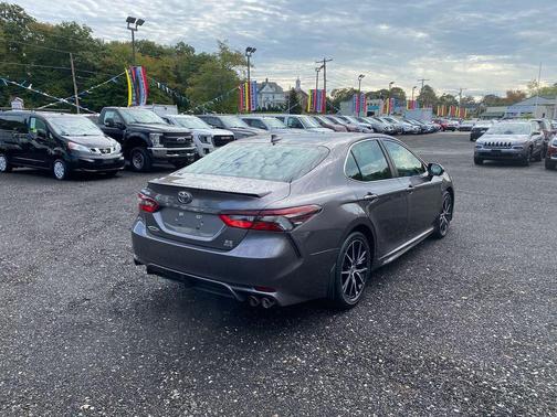 2022 Toyota Camry SE