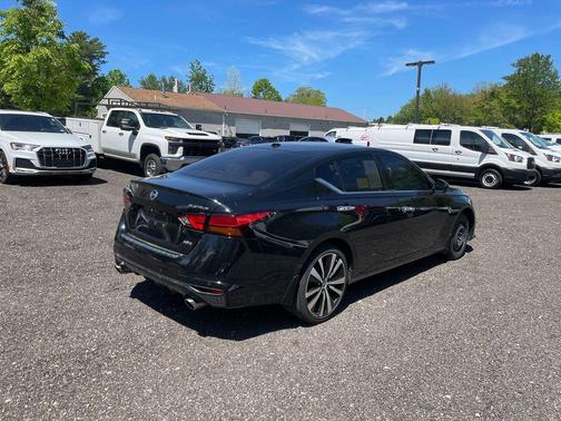 Super Black 2019 Nissan Altima 2.5 Platinum