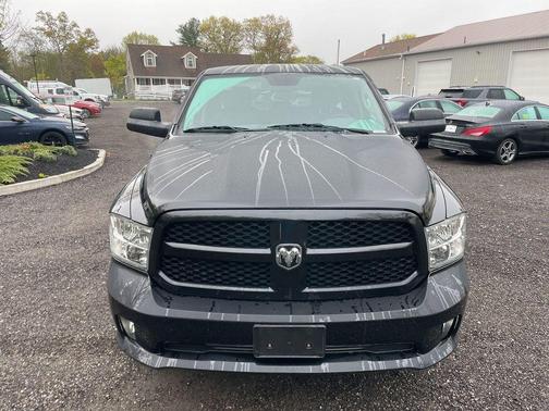Brilliant Black Crystal Pearlcoat 2019 RAM 1500 Express