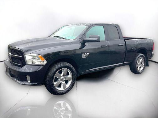 Brilliant Black Crystal Pearlcoat 2019 RAM 1500 Express