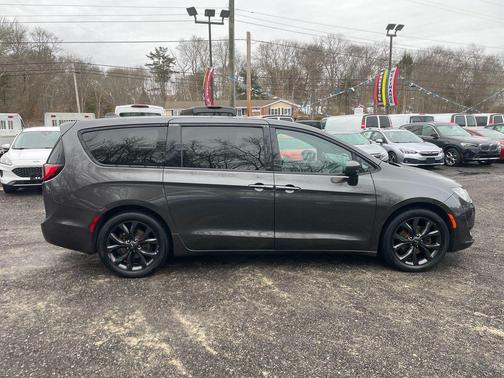 2018 Chrysler Pacifica Touring Plus