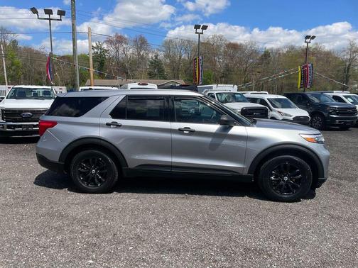Iconic Silver Metallic 2021 Ford Explorer Base