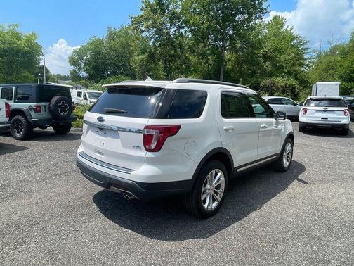 White Platinum Metallic Tri-Coat 2018 Ford Explorer XLT