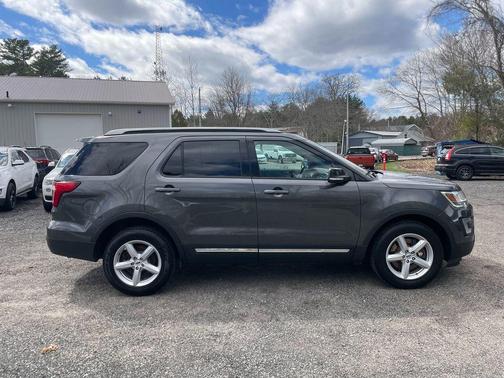 Magnetic Metallic 2017 Ford Explorer XLT