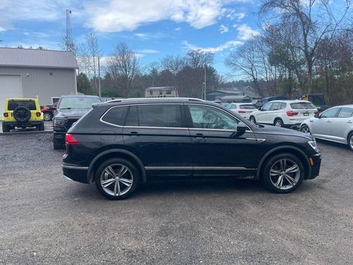 Deep Black Pearl 2019 Volkswagen Tiguan 2.0T SEL