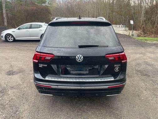Deep Black Pearl 2019 Volkswagen Tiguan 2.0T SEL